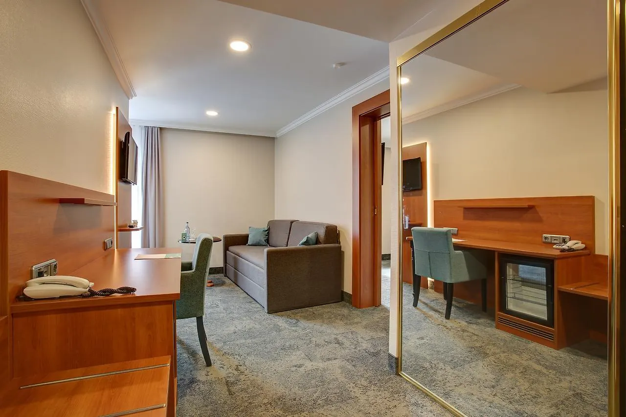 Premier Inn Passau Weisser Hase מלון