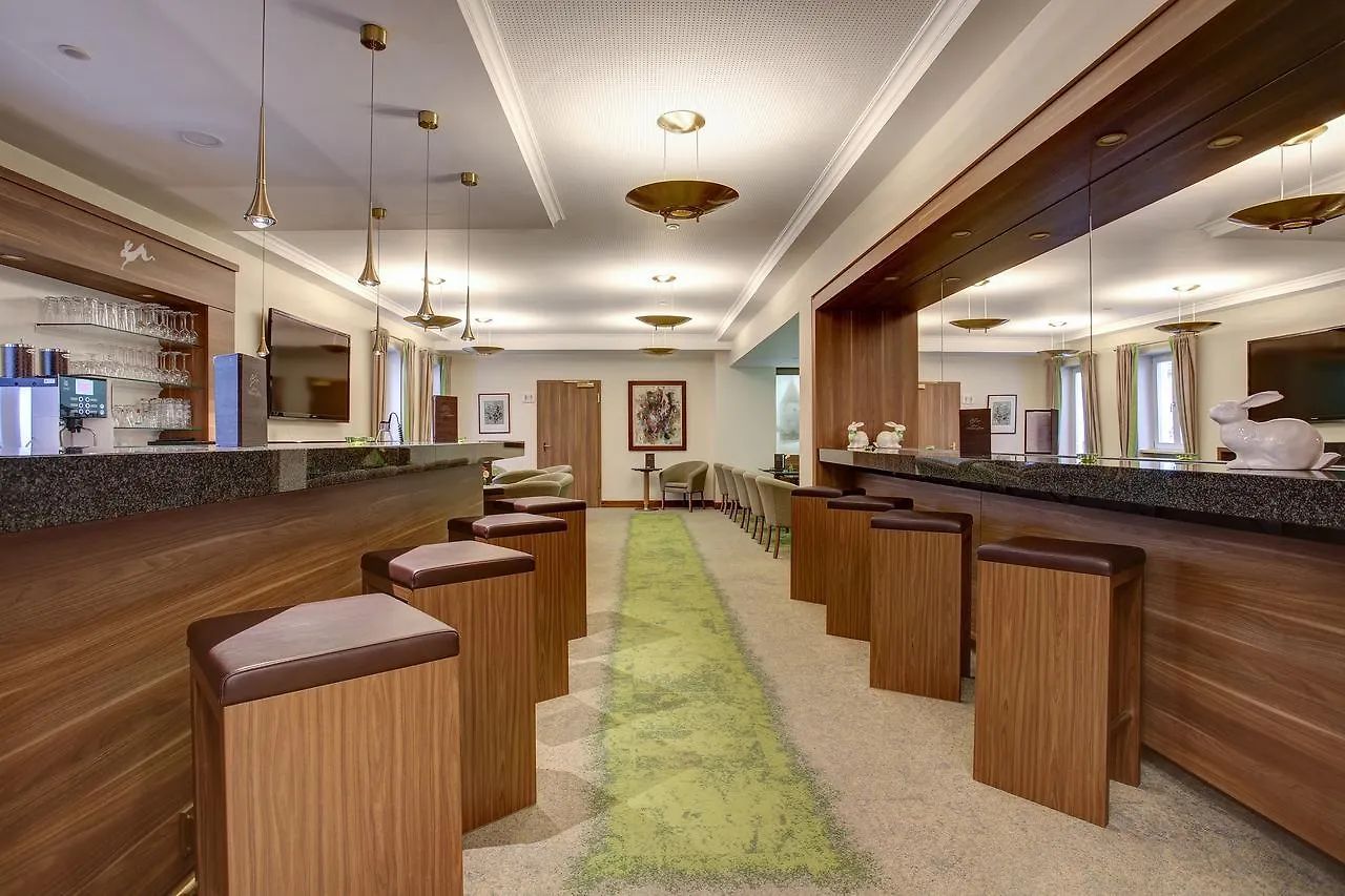 Premier Inn Passau Weisser Hase מלון